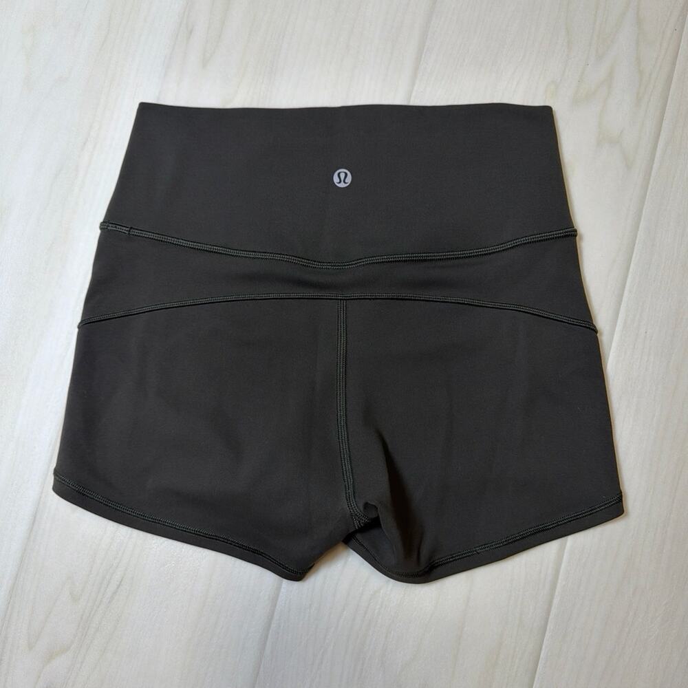 Lululemon In Movement Short 2.5" - Picture 4 of 8